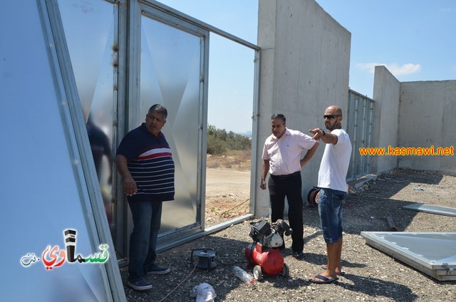 كفرقاسم تنتصر.. واغلقت الابواب !!! عمو عادل يُسلم مفاتيح استاذ ابو خميس الدولي الى رؤساء الفرق الرياضية بعد اتمامه وتغليقه  